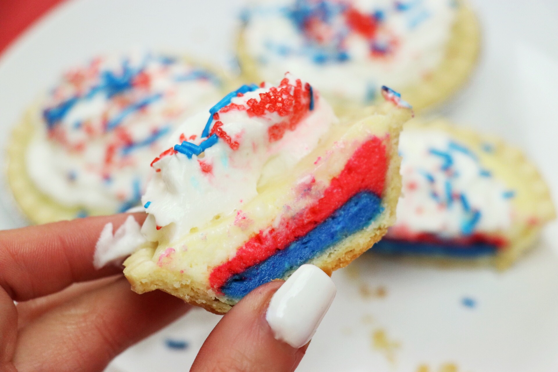 Surprise Red, White & Blue Mini Cheesecakes Surprise Red, White & Blue Mini Cheesecakes