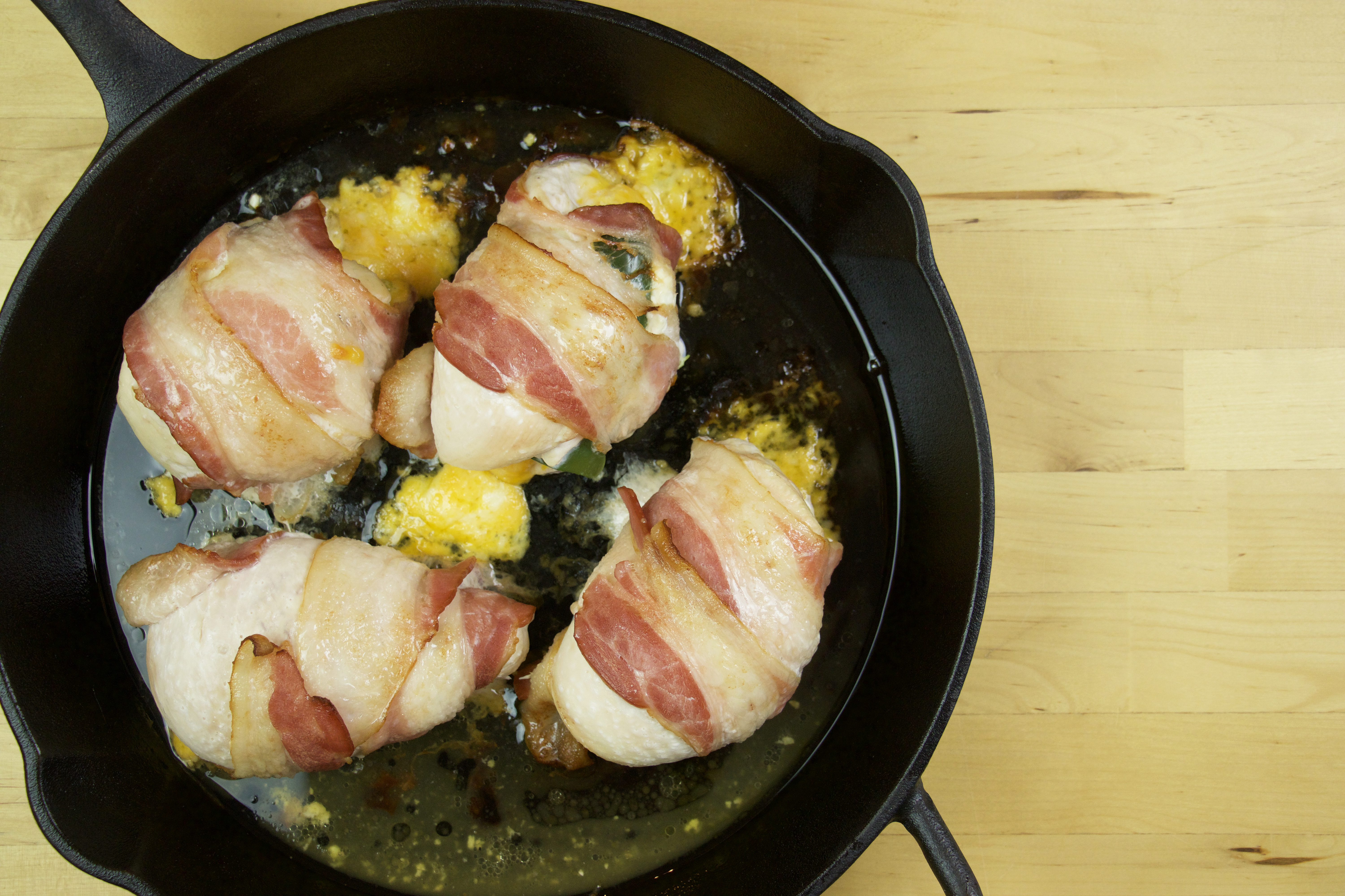 Bacon-Wrapped Keto Jalapeño Popper Chicken Bacon-Wrapped Keto Jalapeño Popper Chicken