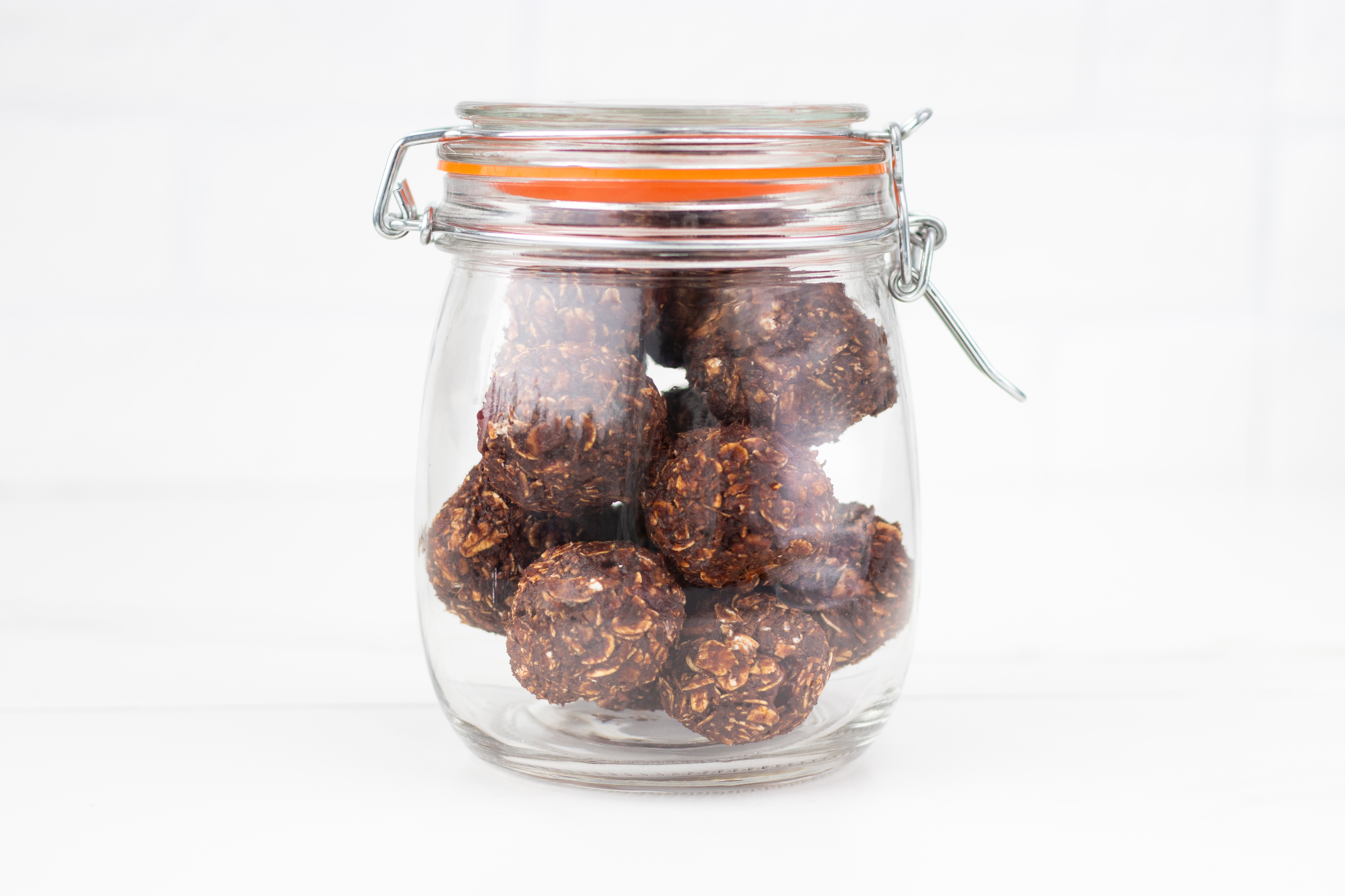 No-Bake Nut-Free Chocolate Raspberry Stuffed Snack Bites No-Bake Nut-Free Chocolate Raspberry Stuffed Snack Bites